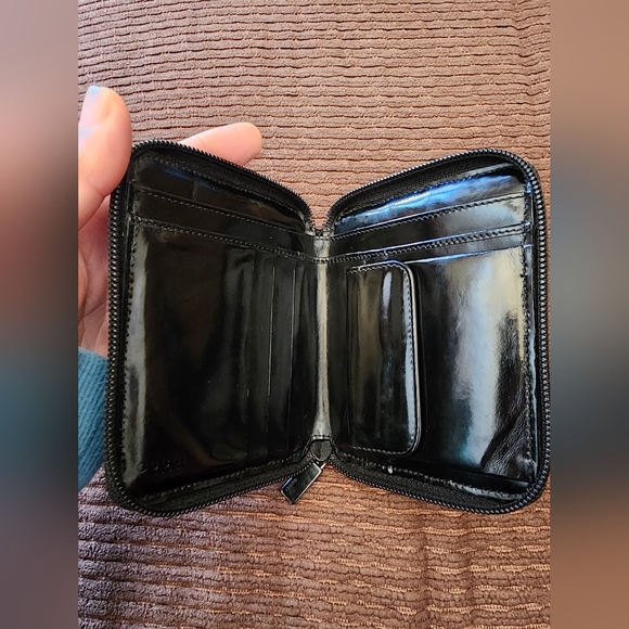 GUCCI G logo Compact Zippy Wallet - Picture 13 of 16